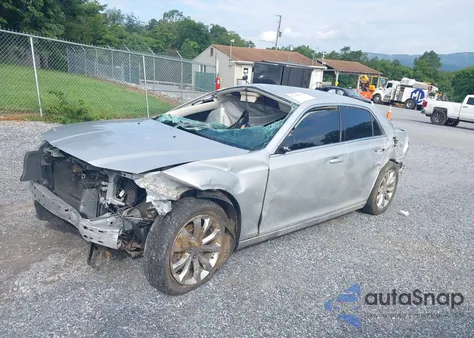 2019 Chrysler 300 Touring Awd z USA, uszkodzony, nr VIN 2C3CCARG4KH566482